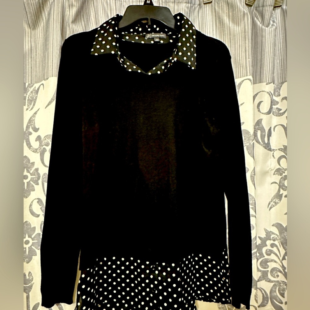 EUC Adrianna Papell Black and White Polka Dot Blouse Size M‎